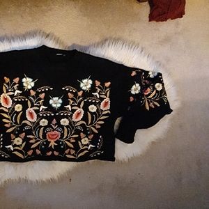 Embroidered cropped crewneck sweater